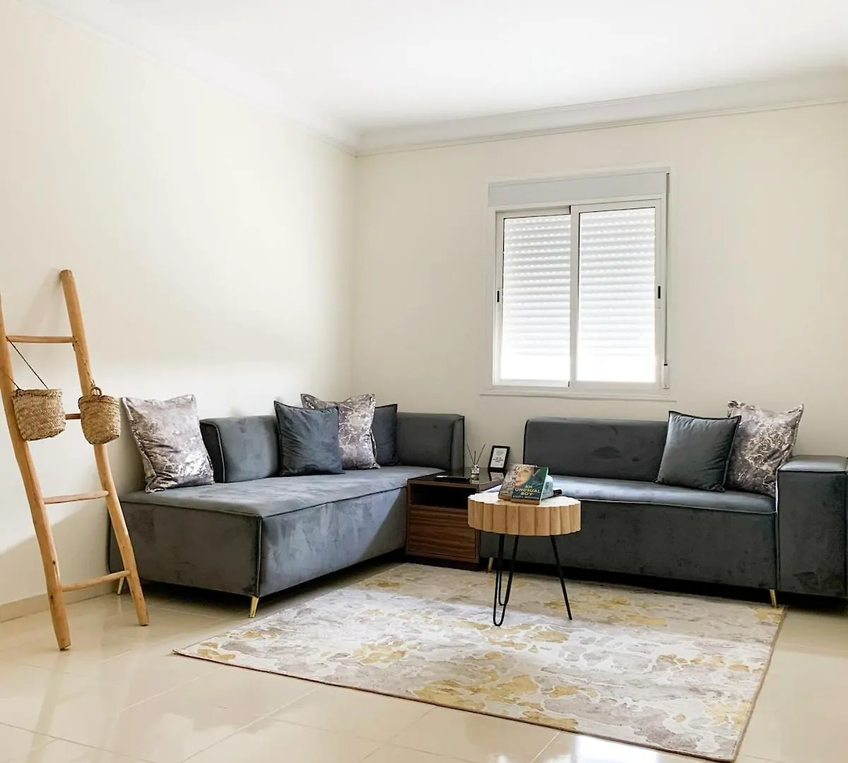Modern Apartment Near Airport